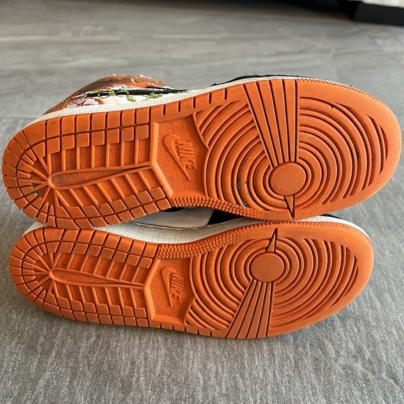 BIG KIDS' AIR JORDAN RETRO 1 MID SE White/Black/Starfish/Vivid Green - Picture 6 of 9